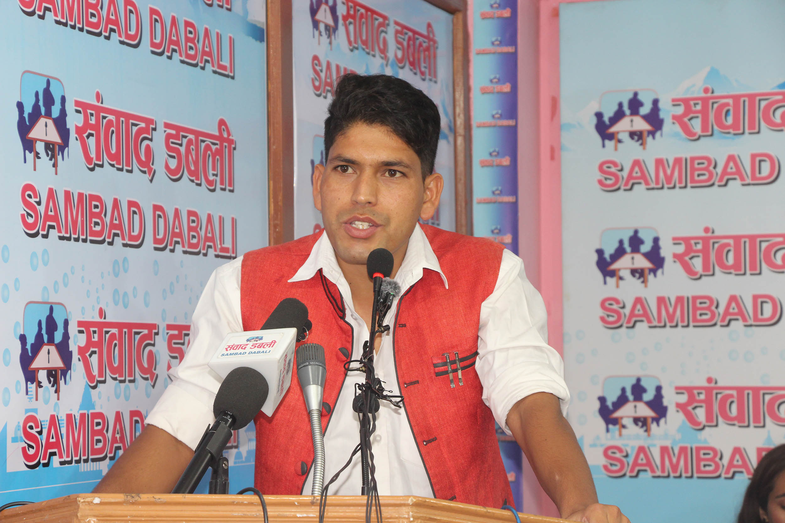 हिरासतमुक्त भएपछि जनक परियारले भने : दलित विरोधी सांसदहरुको दबाबमा गिरफ्तार गरियो