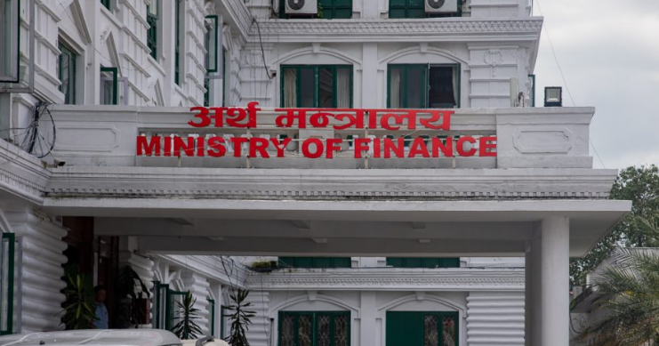 विद्युतीय गाडी भन्सार प्रकरणमा अर्थमन्त्रीलाई जोडेर गरिएका आरोपप्रति मन्त्रालयको आपत्ति